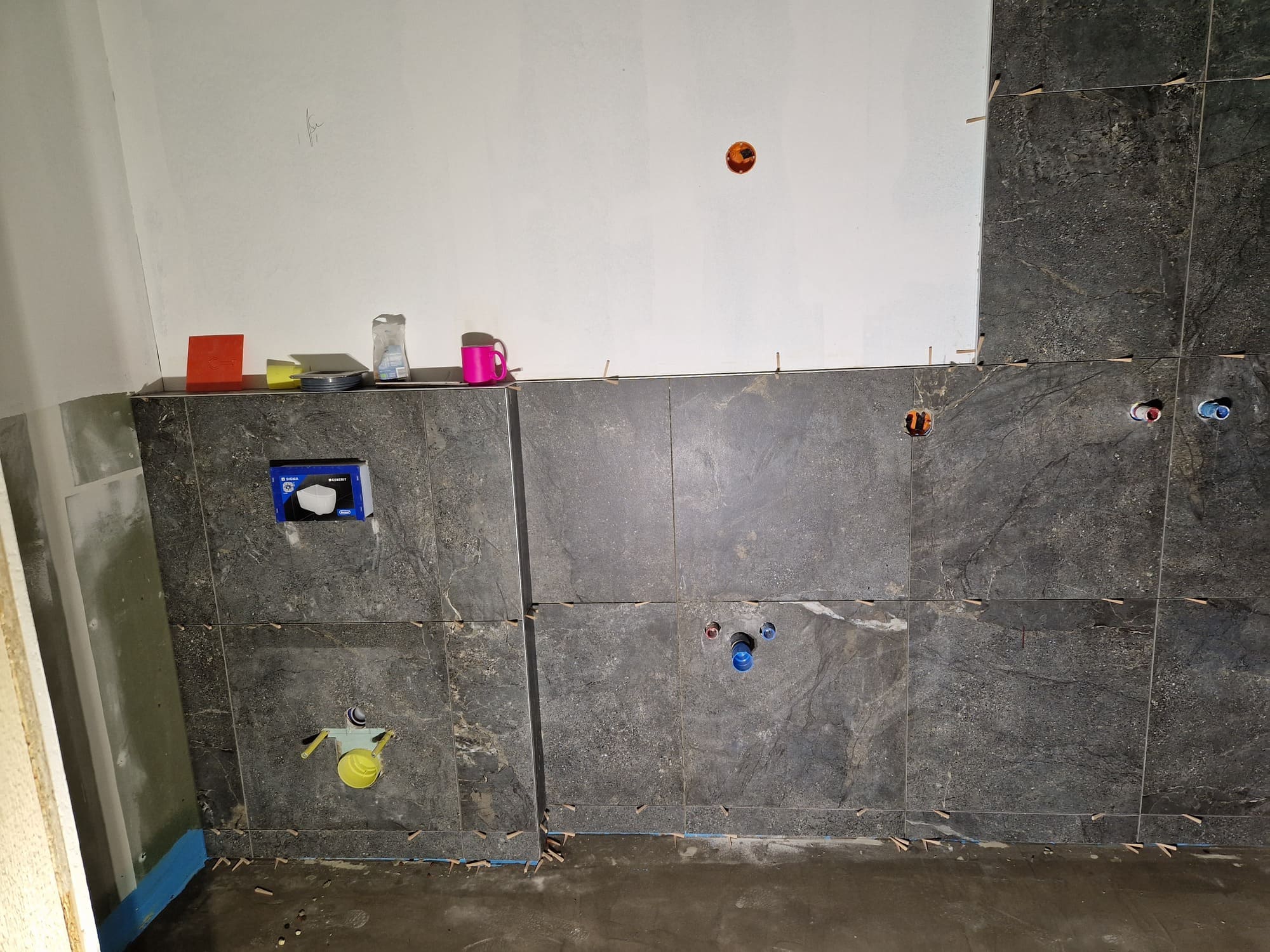 Badsanierung kurz nach dem die Fliesen verlegt worden sind