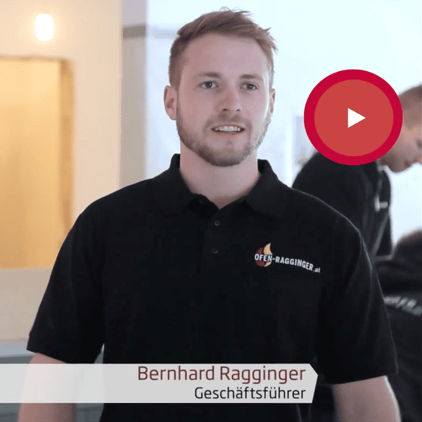 Bild von Bernhard Ragginer mit schwarzem Polo und dem Ofen Ragginger Logo darauf